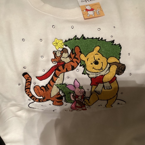 New Disney Winnie the zpooh Christmas Sweatshirt size Medium - Picture 1 of 9